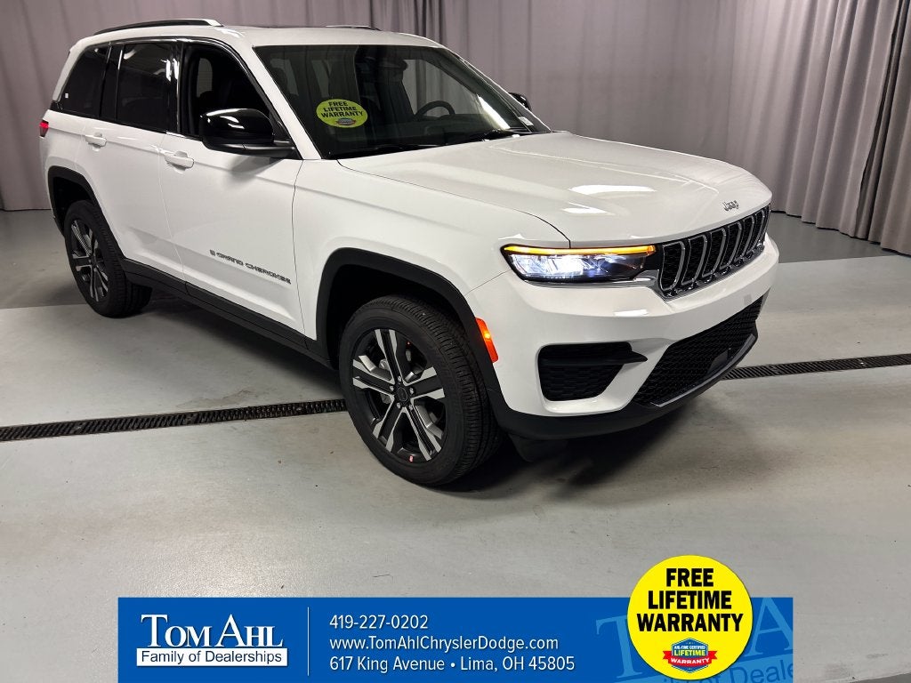 2027 Jeep Grand Cherokee LAREDO X 4X4