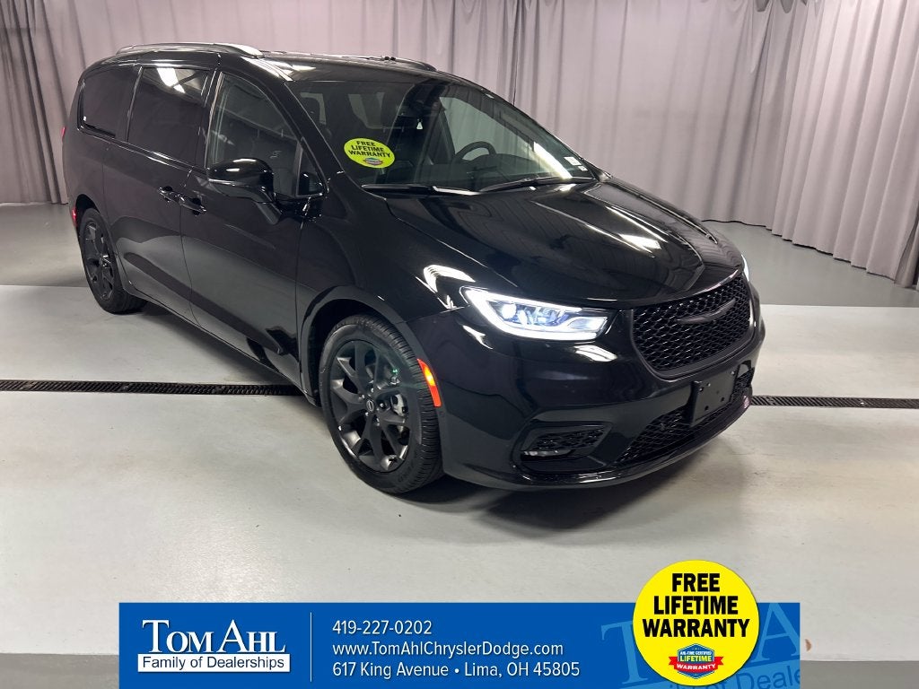 2026 Chrysler Pacifica Select